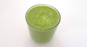 Spinach banana almonds smoothie