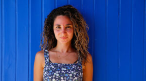 jolinda cath fotografie vrouw blauwe achtergrond