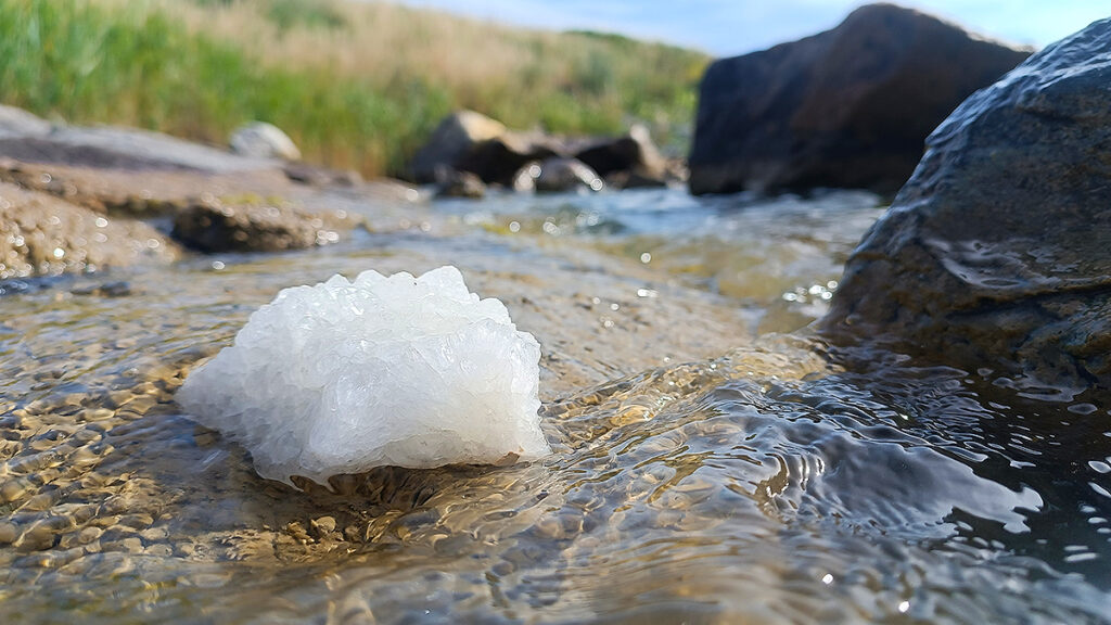 Cleanse and recharge rock crystal. Rock in the water