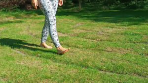 Walking a labyrinth, article how to walk one and what does it do for you.